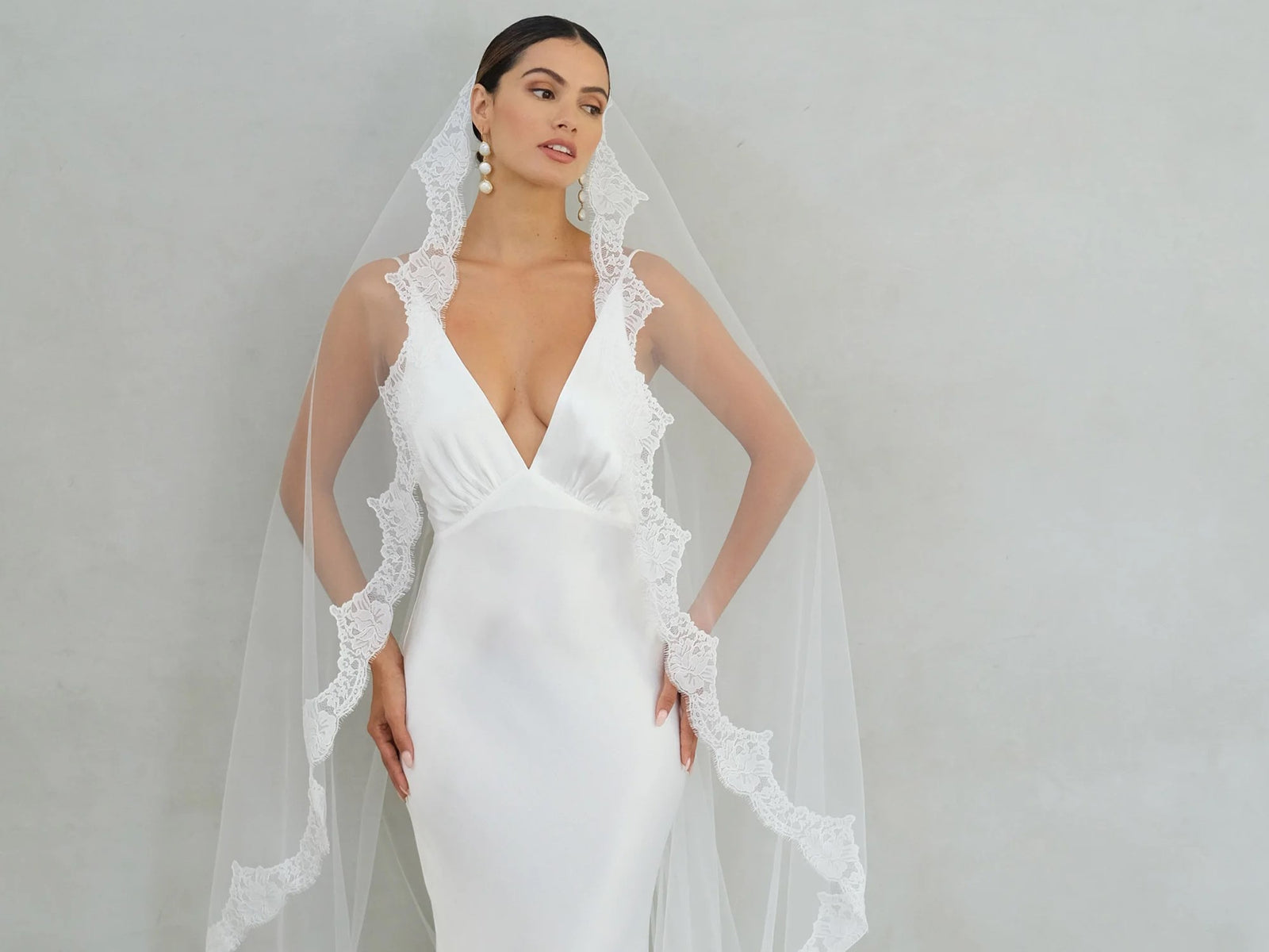 What Is A Mantilla Wedding Veil